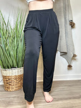 Load image into Gallery viewer, *Restock*Black Pleated Pants