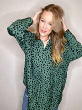 Load image into Gallery viewer, Hunter Green Speckle Print Long Sleeve Top