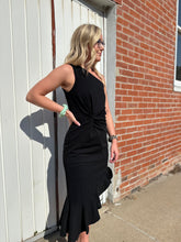 Load image into Gallery viewer, Black One Shoulder Mermaid Dress