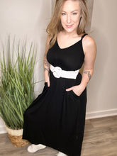 Load image into Gallery viewer, Black Pocketed Maxi Dress