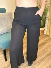 Load image into Gallery viewer, Black Woven Ankle Wide Leg Pant