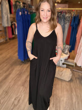 Load image into Gallery viewer, Black Pocketed Maxi Dress
