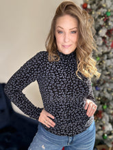 Load image into Gallery viewer, Printed Stone Fitted Long Sleeve Top