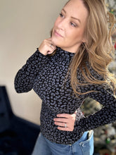 Load image into Gallery viewer, Printed Stone Fitted Long Sleeve Top