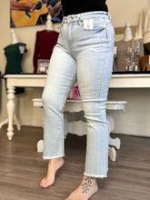 Load image into Gallery viewer, Light Wash High Rise Cropped Jeans