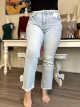 Load image into Gallery viewer, Light Wash High Rise Cropped Jeans