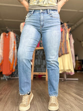 Load image into Gallery viewer, Vervet Medium Wash High Rise Straight Leg Jeans