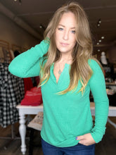 Load image into Gallery viewer, Kelly Green Waffle Knit V Neck