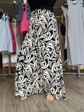 Load image into Gallery viewer, Black Printed Wide Leg Pants