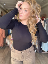 Load image into Gallery viewer, Black Seamless Ribbed Long Sleeve