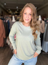 Load image into Gallery viewer, Green Long Sleeve Pocket T-Shirt