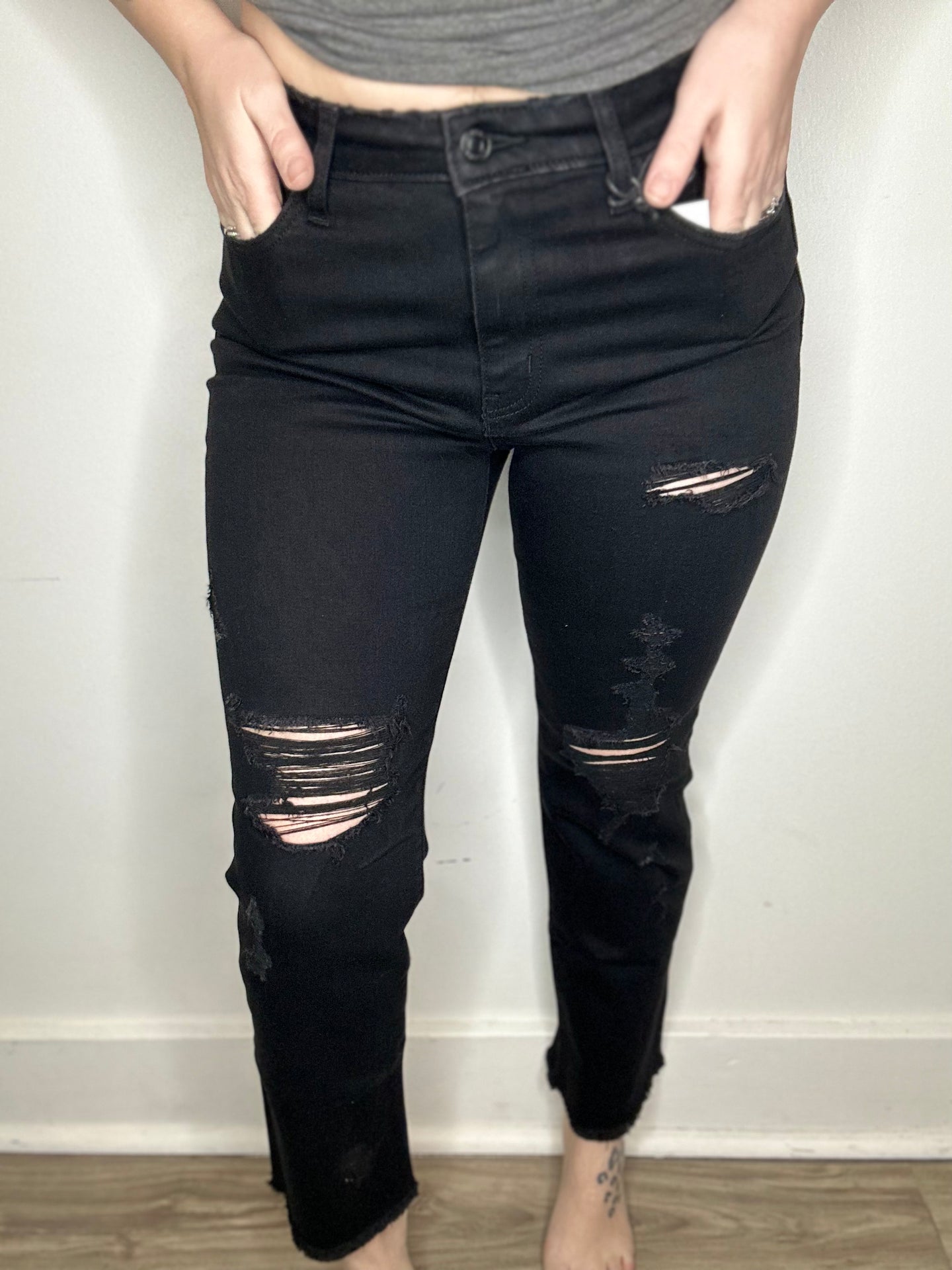 Black Distressed Cropped Jeans