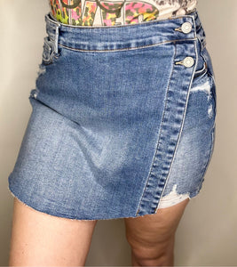 Light Wash Raw Hem Jean Skort