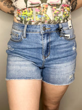 Load image into Gallery viewer, Light Wash Distressed Raw Hem Jean Short