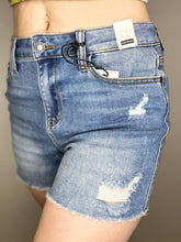 Load image into Gallery viewer, Light Wash Distressed Raw Hem Jean Short
