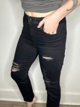 Load image into Gallery viewer, Black Distressed Cropped Jeans