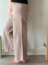 Load image into Gallery viewer, Lt Mauve Cropped Pants - Size M